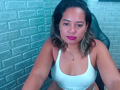 Snapshot of Bella_Summers_ chatting on November 2025 03:45:02 PM Bella Summers online show from November 2025 03:45:02 PM