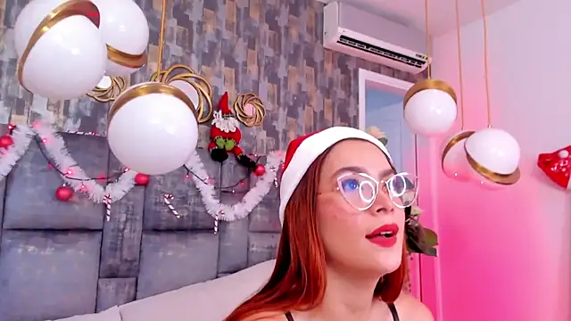 Snapshot of SaraAlvarezx chatting on December 2025 02:55:01 PM SaraAlvarezx online show from December 2025 02:55:01 PM