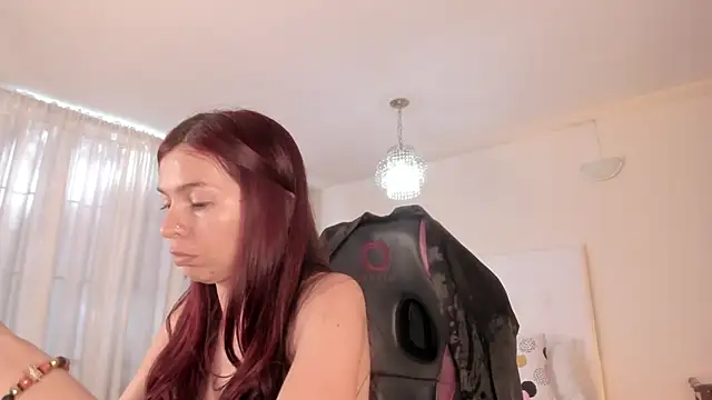 Emi Rosee online show from November 2025 12:38:01 PM