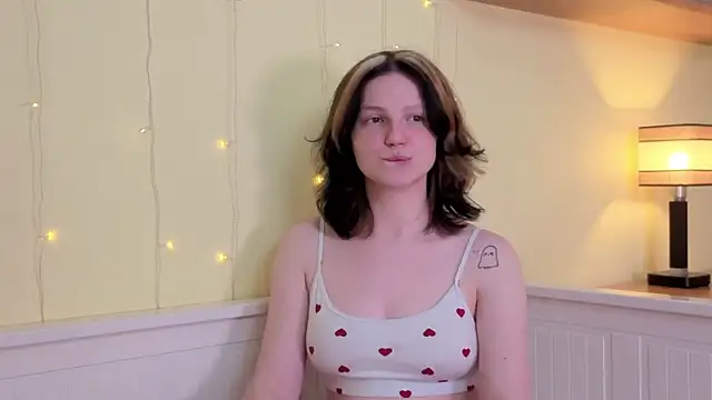 LatinaHuguenin online show from February 2026 08:35:02 PM