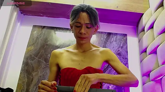 Caitlyn-Joness  online show from November 2025 12:05:02 PM