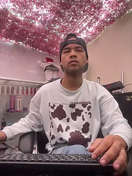 Snapshot of Eithan_Walt chatting on November 2025 12:25:01 PM Eithan Walt online show from November 2025 12:25:01 PM