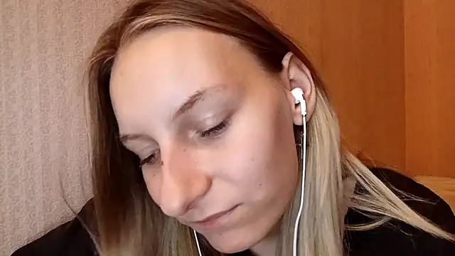 Snapshot of laytafltsmile chatting on November 2025 09:36:01 PM laytafltsmile online show from November 2025 09:36:01 PM