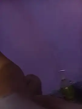 Snapshot of Leona-Pig chatting on December 2025 10:48:01 PM Leona-Pig online show from December 2025 10:48:01 PM