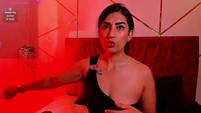 Paris Evans  online show from December 2025 02:00:02 PM