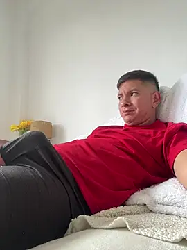 Maluma1995 online show from April 2026 05:26:02 PM