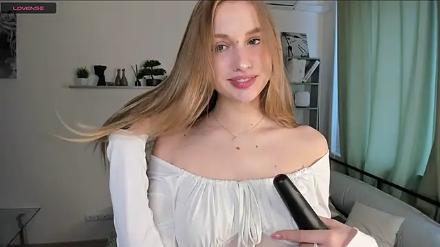 Snapshot of TawnyaVanschaick chatting on May 2026 10:20:02 AM TawnyaVanschaick online show from May 2026 10:20:02 AM