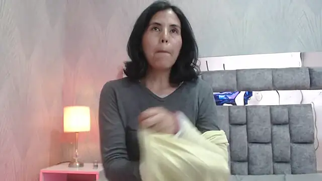 GiselaZivic online show from April 2026 07:14:01 PM