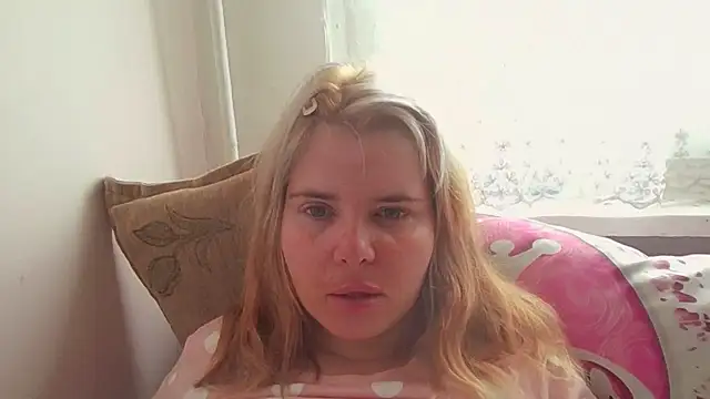 HornyElena online show from April 2026 03:00:01 PM