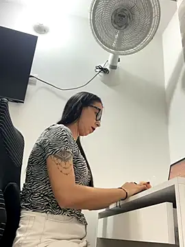 Snapshot of Vicky_ro chatting on November 2025 02:17:02 AM Vicky ro online show from November 2025 02:17:02 AM