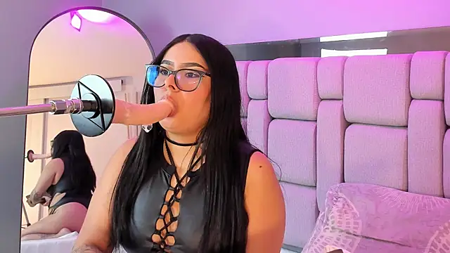 Amy whittee online show from December 2025 07:21:02 PM