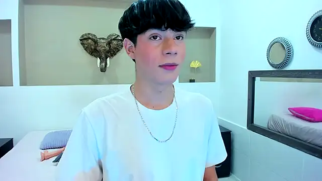 Snapshot of Isaac_Kurtt chatting on November 2025 08:31:01 PM Isaac Kurtt online show from November 2025 08:31:01 PM