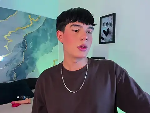 Isaac Kurtt online show from December 2025 07:55:01 PM