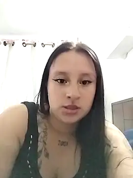 Snapshot of Thamara- chatting on November 2025 10:43:02 PM Thamara- online show from November 2025 10:43:02 PM