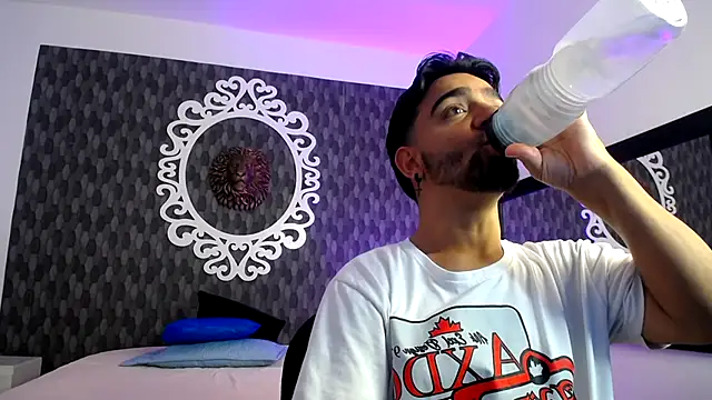 Snapshot of Dereck_Jhonsonn chatting on November 2025 08:08:01 PM Dereck Jhonsonn online show from November 2025 08:08:01 PM