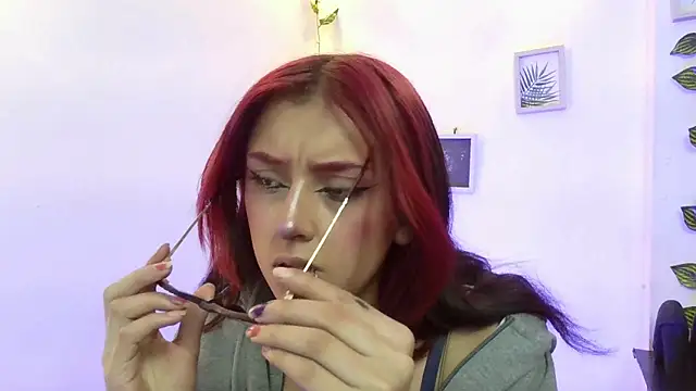 Snapshot of vaiolet_johansson chatting on November 2025 01:55:02 PM vaiolet johansson online show from November 2025 01:55:02 PM