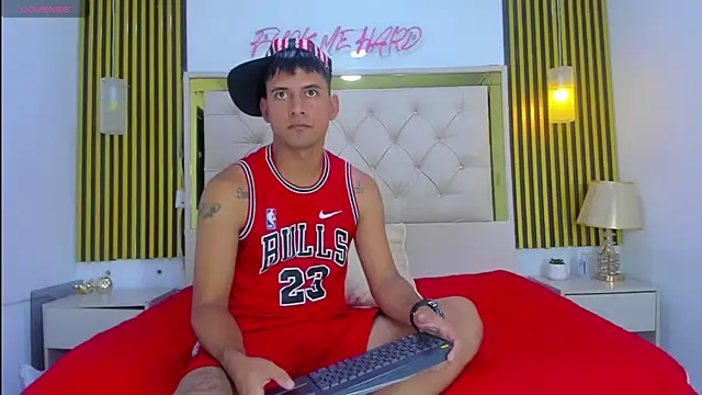 Snapshot of KEVIN_MCKINLEY chatting on November 2025 05:18:02 AM KEVIN MCKINLEY online show from November 2025 05:18:02 AM