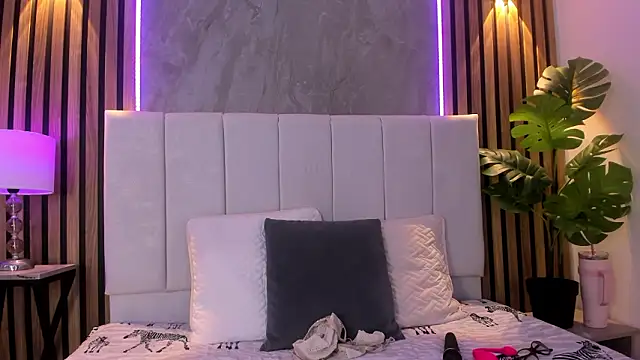 Carlotta de velour online show from March 2026 03:12:02 AM