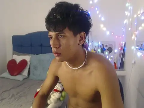 Snapshot of Valentino_Lane chatting on December 2025 01:20:02 PM Valentino Lane online show from December 2025 01:20:02 PM