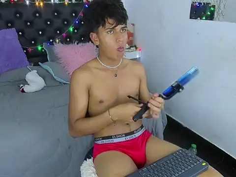 Snapshot of Valentino_Lane chatting on December 2025 02:05:01 AM Valentino Lane online show from December 2025 02:05:01 AM