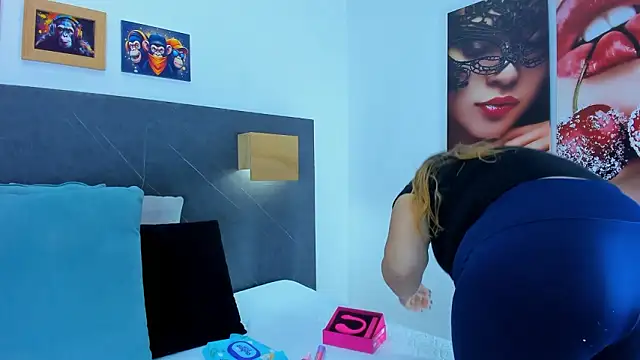 Andhrea Vale online show from March 2026 12:09:01 PM