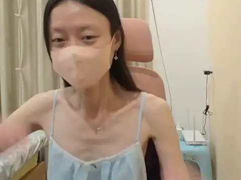 Lil-Cherries online show from April 2026 04:52:01 PM