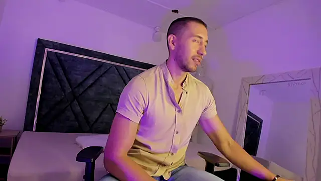 Snapshot of ElianReed chatting on November 2025 01:21:02 PM ElianReed online show from November 2025 01:21:02 PM