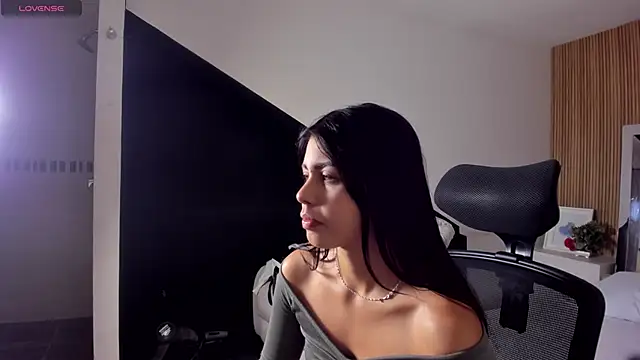 ZarinaWynne online show from April 2026 01:45:02 PM