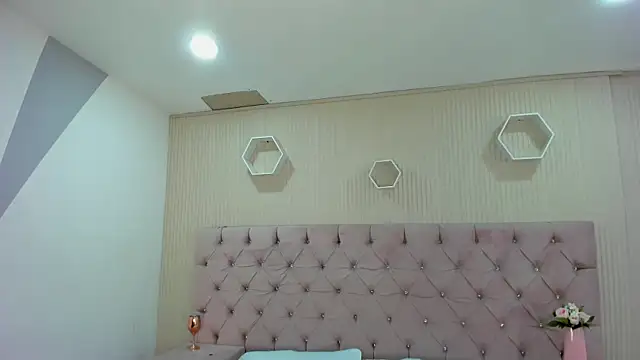 ZarinaWynne online show from May 2026 02:23:02 PM