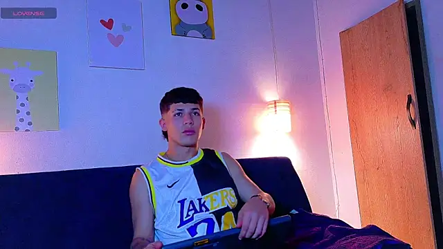 Snapshot of latiin_boy21 chatting on November 2025 05:46:01 PM latiin boy21 online show from November 2025 05:46:01 PM