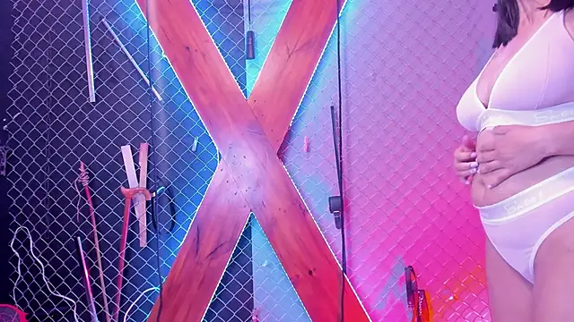 Snapshot of Mistress_Luxxy_bdsm chatting on November 2025 01:18:02 PM Mistress Luxxy bdsm online show from November 2025 01:18:02 PM