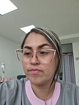 Laurenwc online show from November 2025 07:25:01 PM