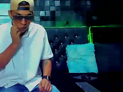 Snapshot of antonycres chatting on November 2025 12:16:02 PM antonycres online show from November 2025 12:16:02 PM