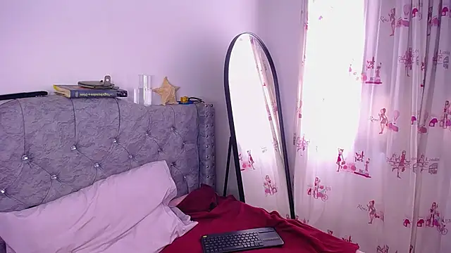 Snapshot of _Pariiss chatting on December 2025 02:33:02 PM Pariiss online show from December 2025 02:33:02 PM