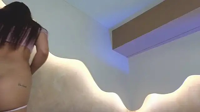 BellaRooux online show from February 2026 12:33:01 PM