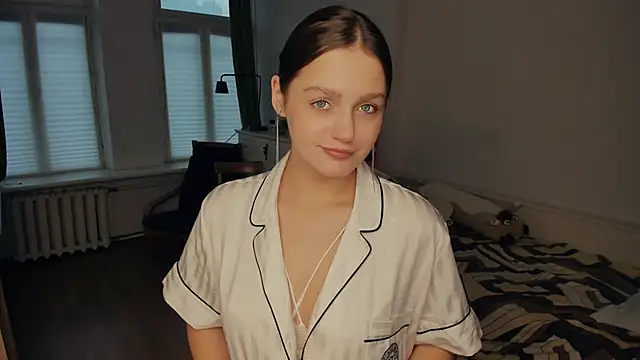 Snapshot of RosseLavish chatting on November 2025 10:19:01 AM RosseLavish online show from November 2025 10:19:01 AM