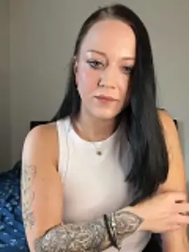 Snapshot of TattooLaraa chatting on November 2025 01:11:02 PM TattooLaraa online show from November 2025 01:11:02 PM