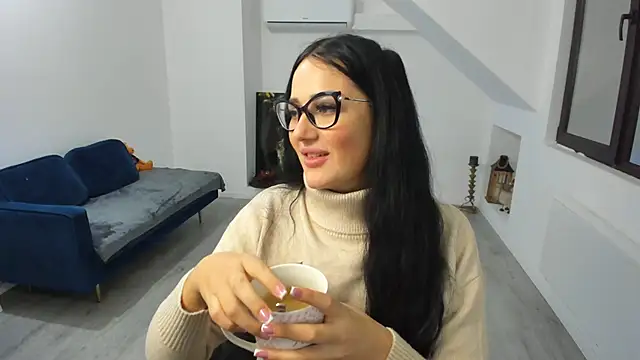 AnyaEvy online show from December 2025 04:43:01 AM