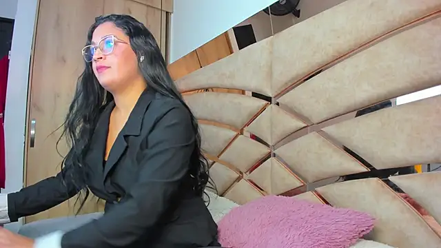 PARKERTHOMPSON online show from December 2025 11:06:02 AM