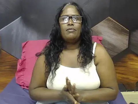 Snapshot of IndianDeluxe chatting on November 2025 09:26:02 PM IndianDeluxe online show from November 2025 09:26:02 PM