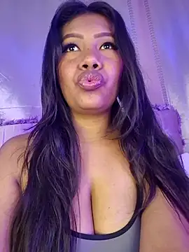 Snapshot of PaulaOrtiz02 chatting on November 2025 11:43:01 AM PaulaOrtiz02 online show from November 2025 11:43:01 AM