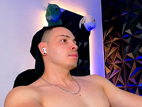 Snapshot of Maxwell_Dupont chatting on November 2025 10:48:02 PM Maxwell Dupont online show from November 2025 10:48:02 PM