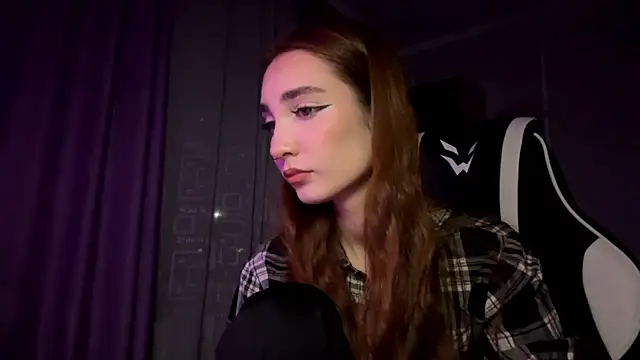 HollyPaw online show from November 2025 07:46:02 PM