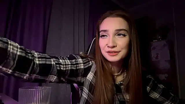 HollyPaw online show from November 2025 05:04:02 PM