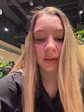 SashaCatt online show from November 2025 07:18:01 AM