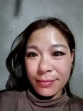 Lyla john online show from February 2026 11:23:01 PM