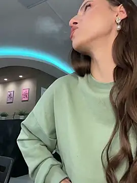 yourselenaa online show from December 2025 02:13:02 PM