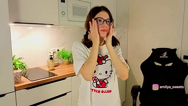 Snapshot of sweetsEmily chatting on December 2025 05:07:02 PM sweetsEmily online show from December 2025 05:07:02 PM