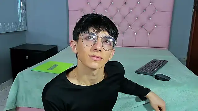 ElanGiraldo online show from January 2026 09:31:01 PM