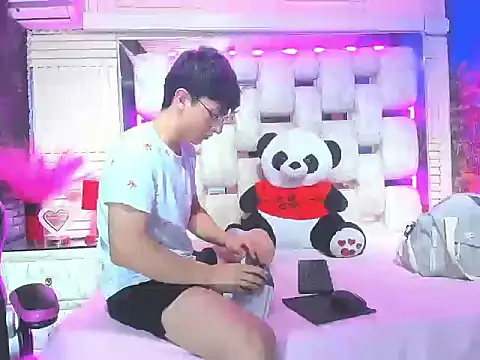 ElanGiraldo online show from March 2026 12:04:01 AM